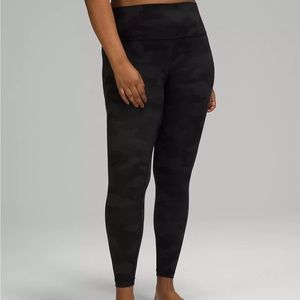 NWT Lululemon Wunder Under High-Rise Tight 28", Luxtreme, Size 8, Camo Deep Coal